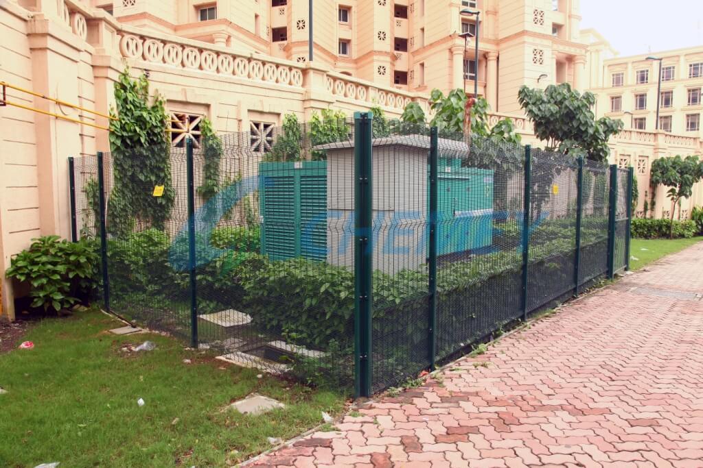 Benefits of Having Honeycomb Fence over Chainlink Fence